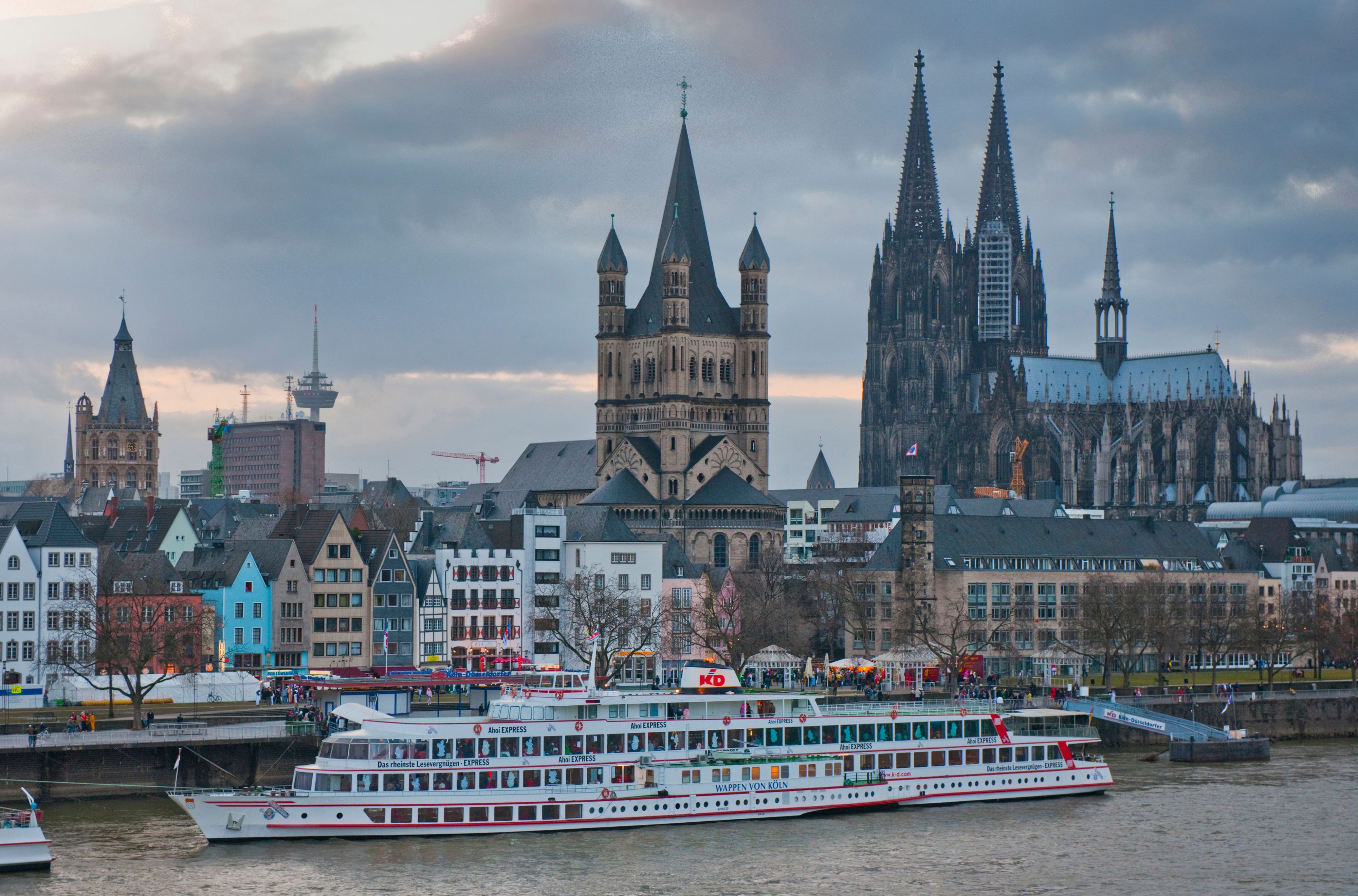 View of Groß St. Martin from the banks of the Rhine