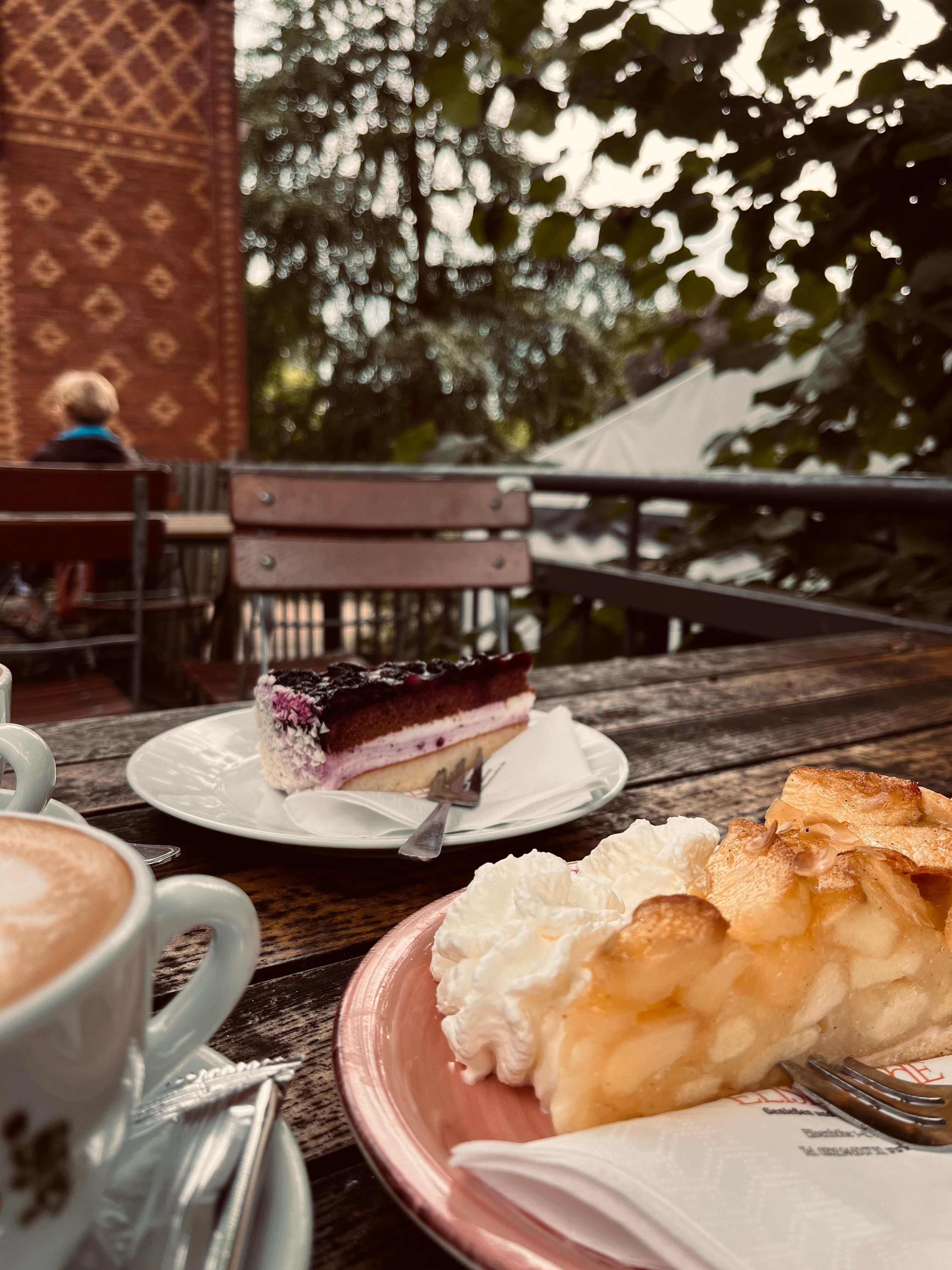 Kaffee und Kuchen im Café am Botanischen Garten Wuppertal