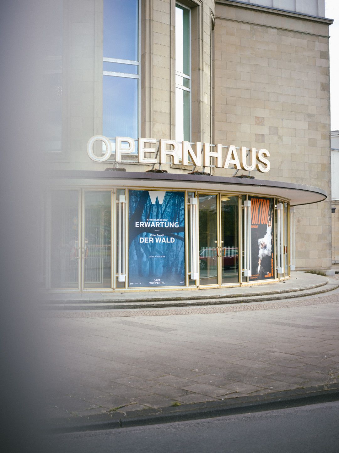 Tourismus NRW e.V., Das Opernhaus Wuppertal ist die Hauptspielstätte der Wuppertaler Bühnen und des Tanztheaters Pina Bausch