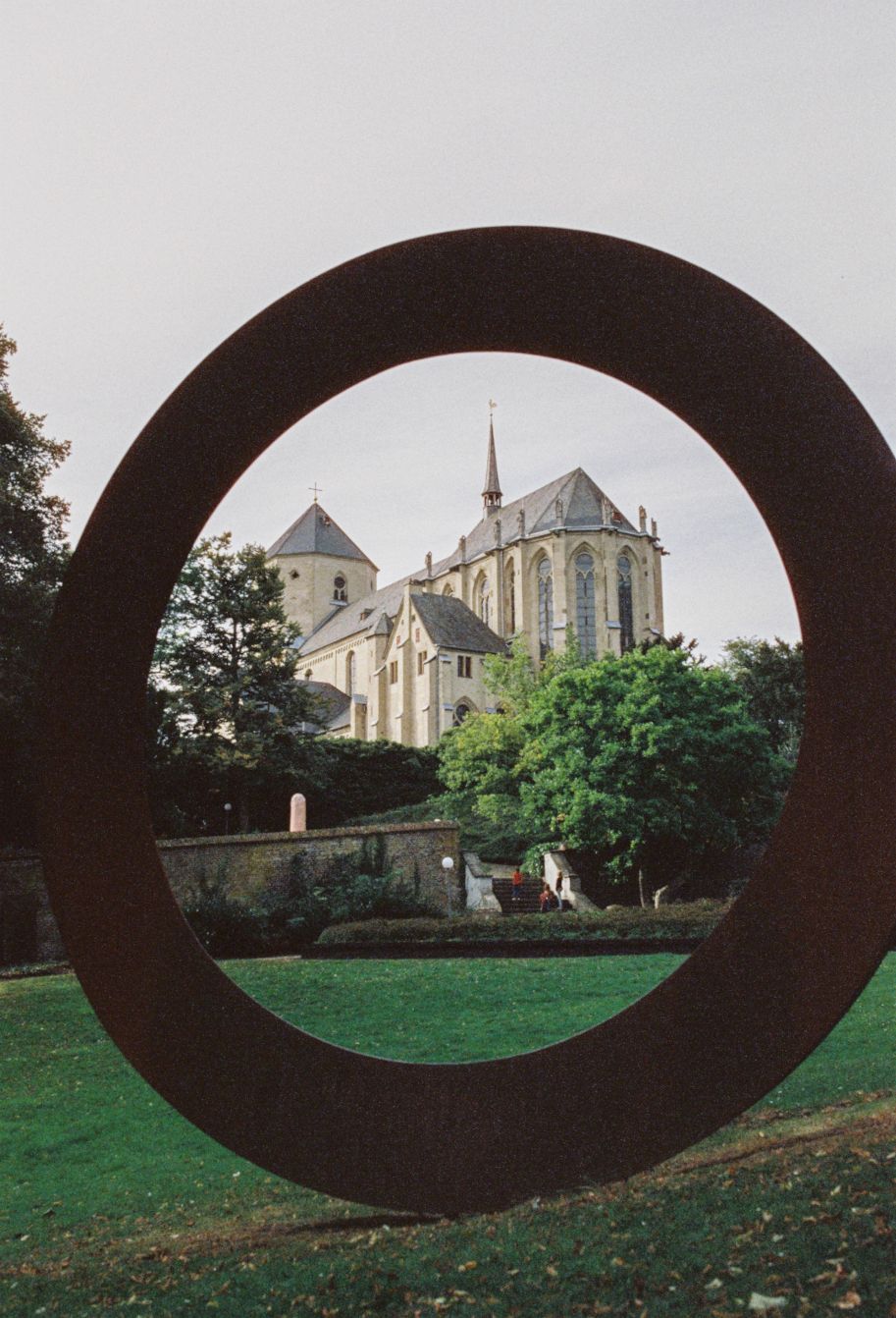 The six-meter-high Anello (ring) by Italian conceptual artist Mauro Staccioli stands in the Abbey Garden