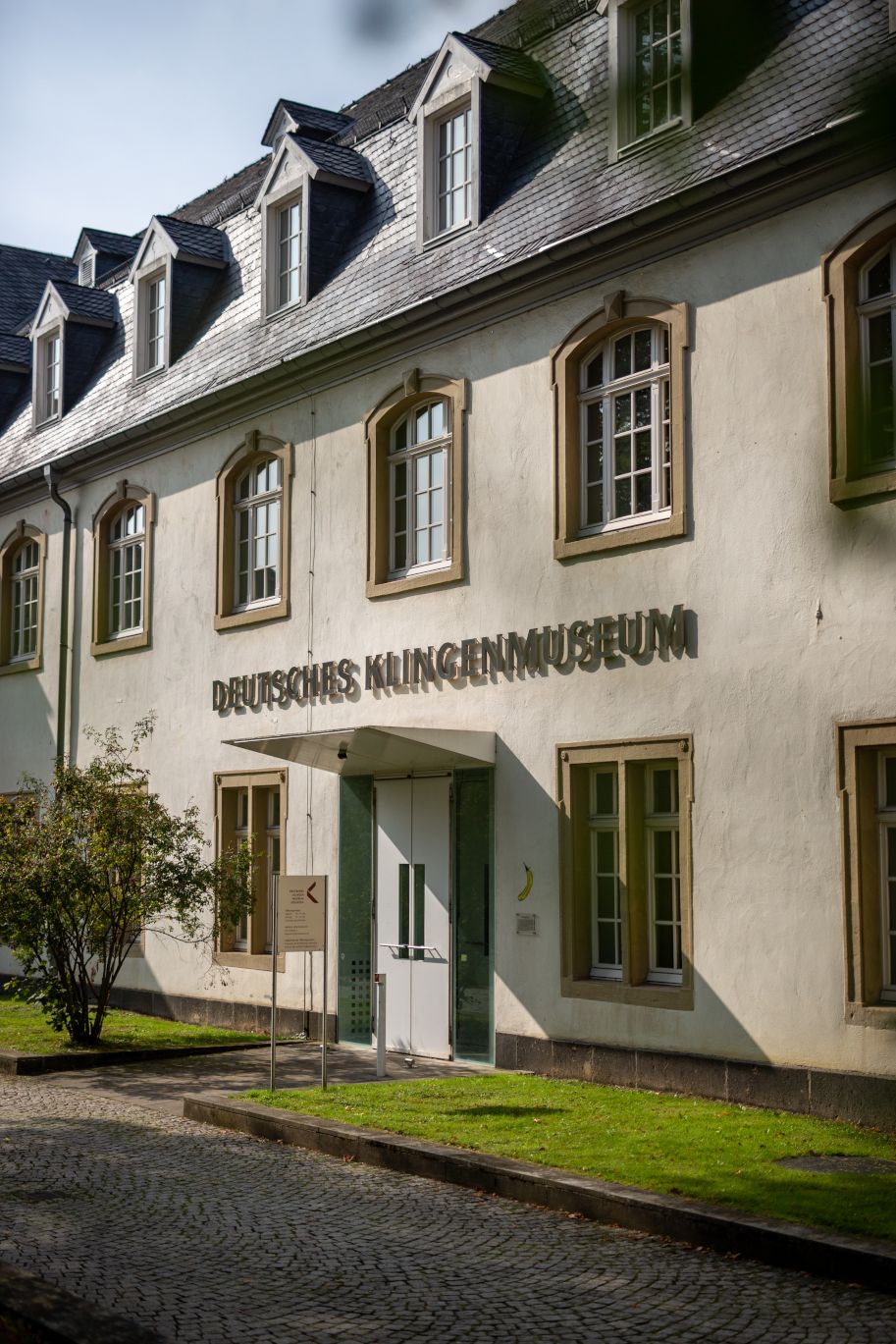 First a convent, then a convent for Augustinian nuns, now a blade museum: the building not far from the historic center of Gräfrath