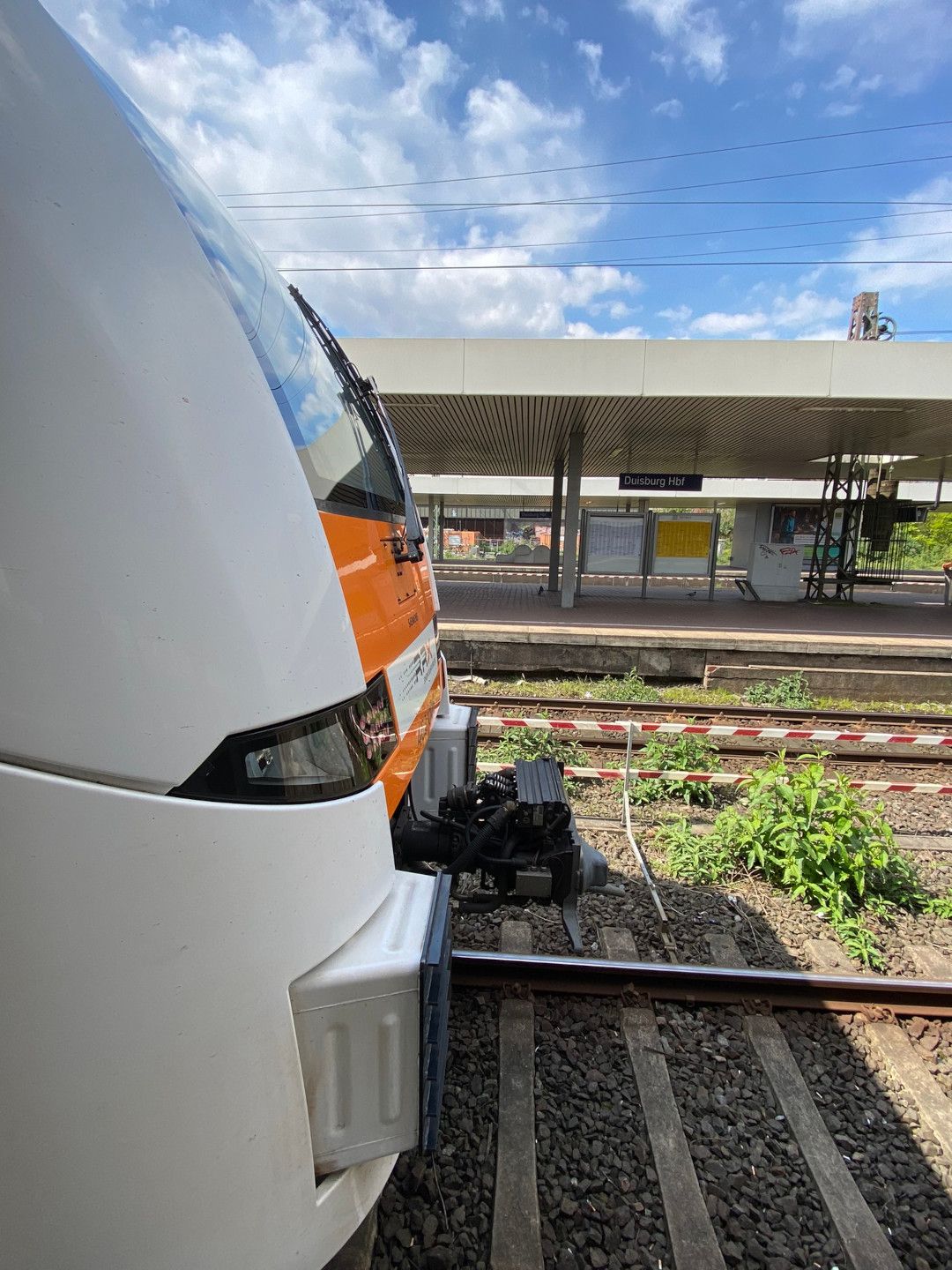 Rex am Bahnhof Duisburg