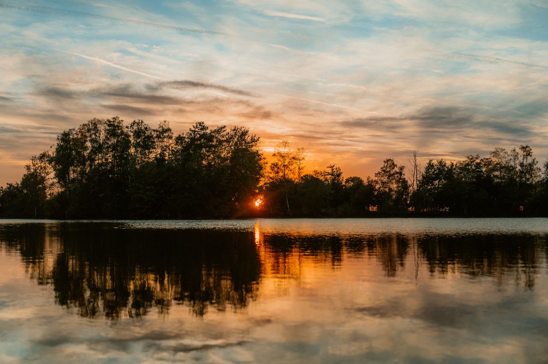 See im Naturschutzgebiet Dingdener Heide im Sonnenuntergang