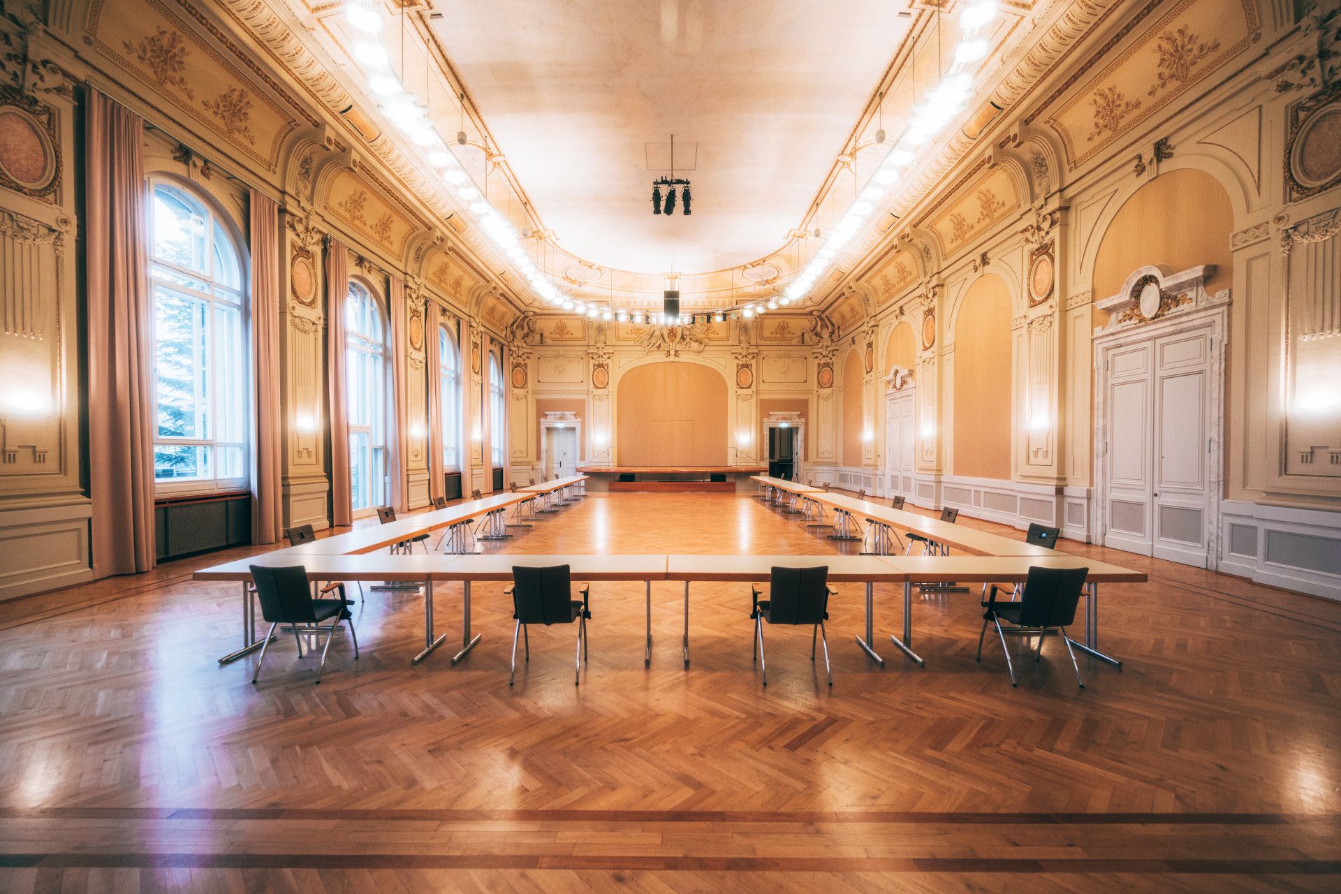 Illuminated Mendelssohn Hall with tables and chairs in the historic Stadthalle Wupppertal