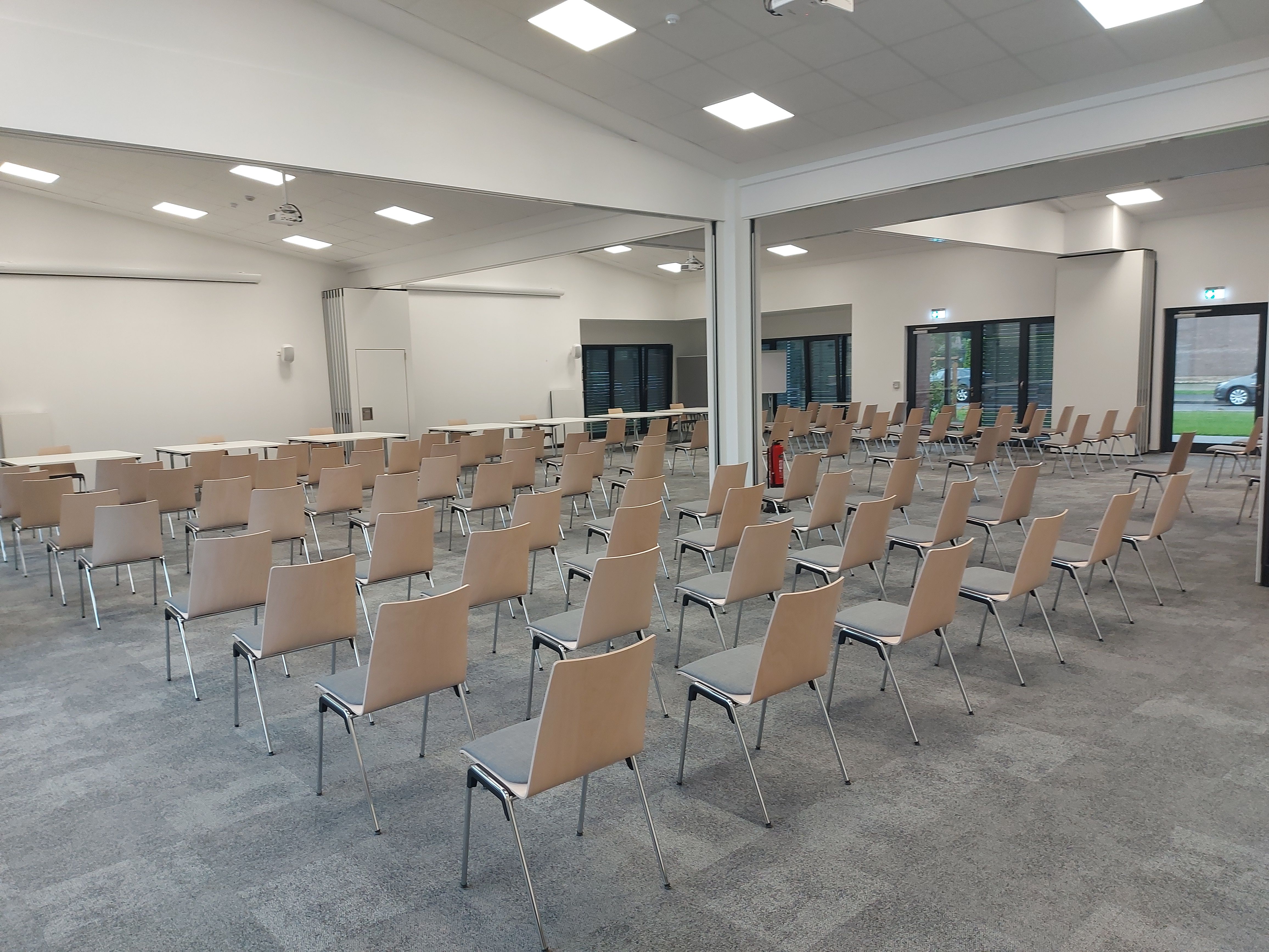 Deula Kempen - Seminar room rows of chairs