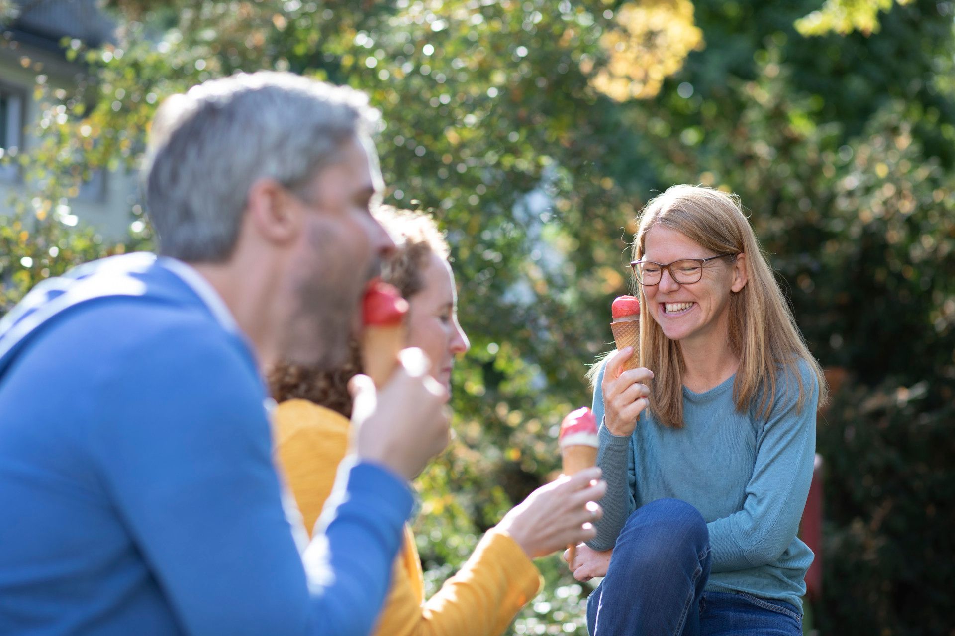 Marcel Schmitz mit Kunden und Eis, Aachen