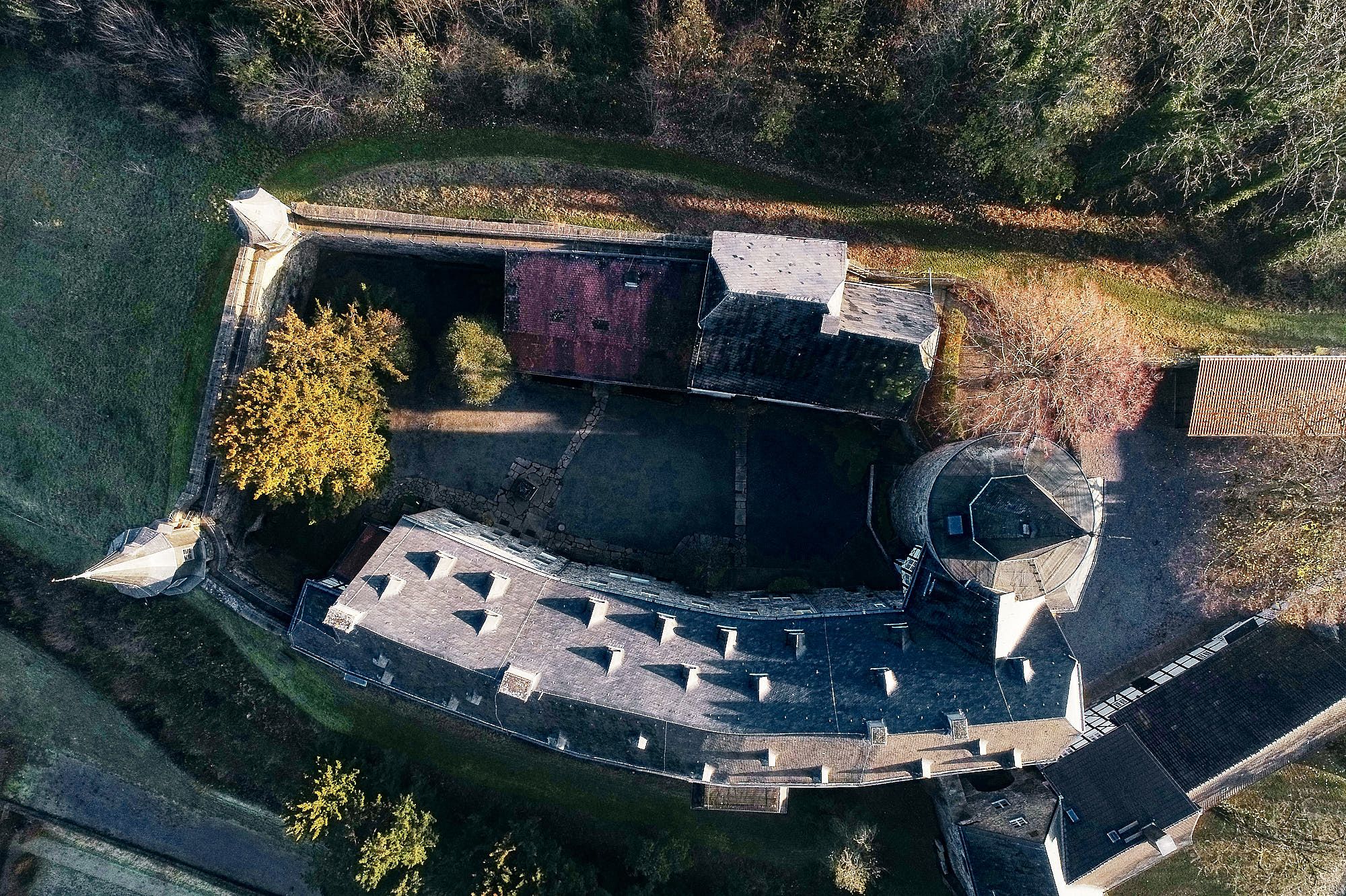 Bird's eye view of Hohenlimburg Castle battlements with keep