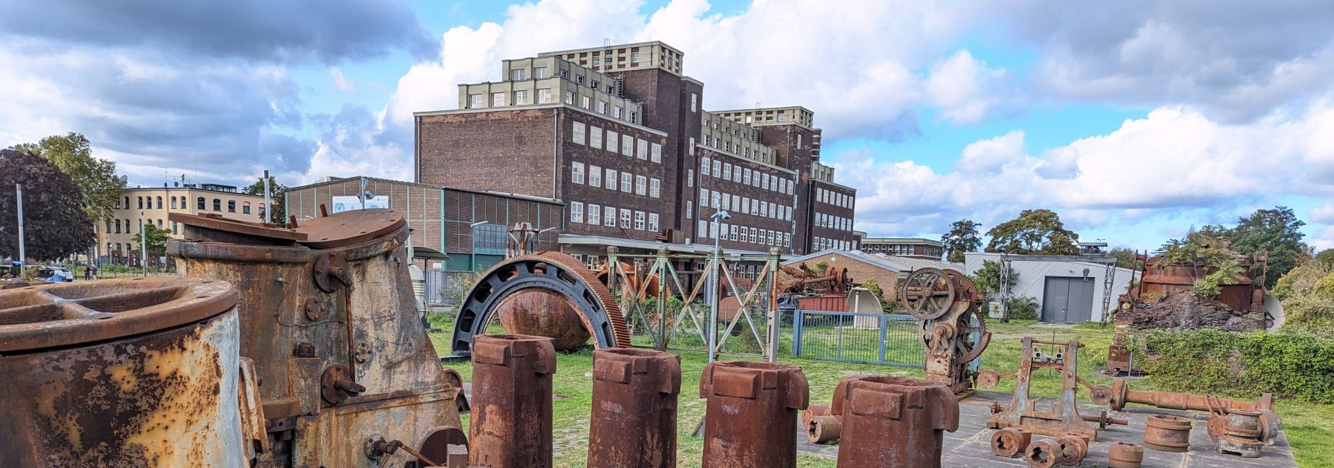 On the grounds of the Peter Behrens Building, historical machines convey individual work processes in heavy industry