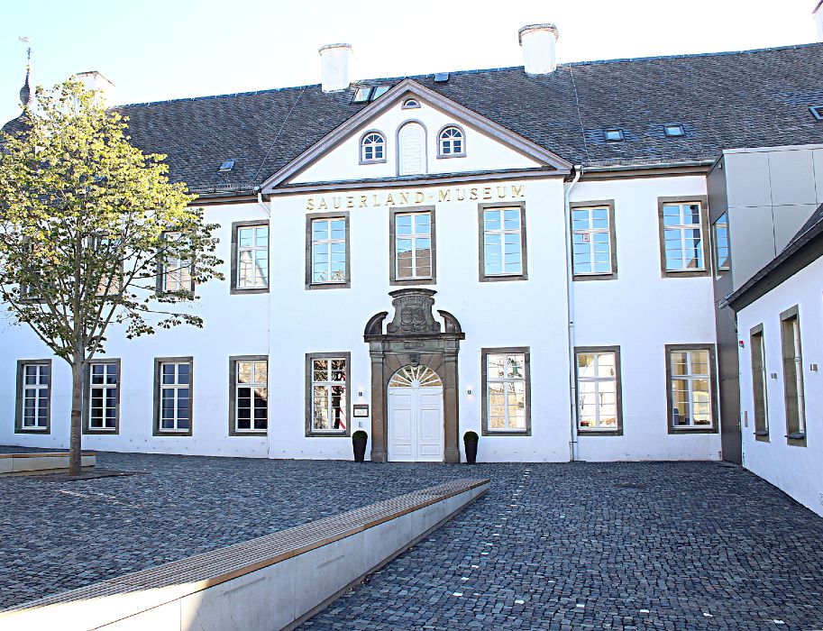 The permanent exhibition is housed in the Landsberger Hof. The new museum building houses the temporary exhibitions