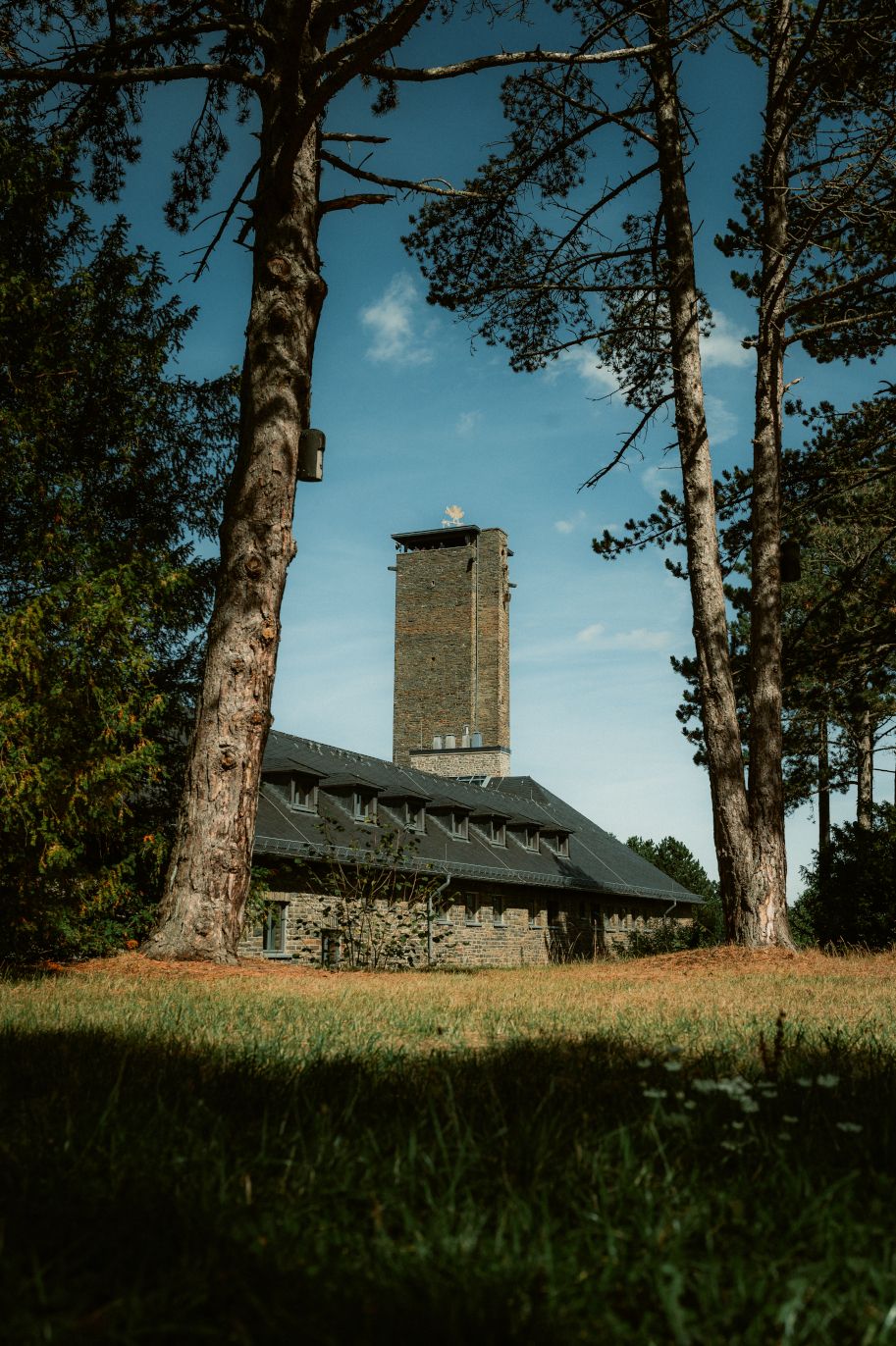 With its height of 48 meters, the former water tower is visible from afar. 145 steps lead up to a viewing platform