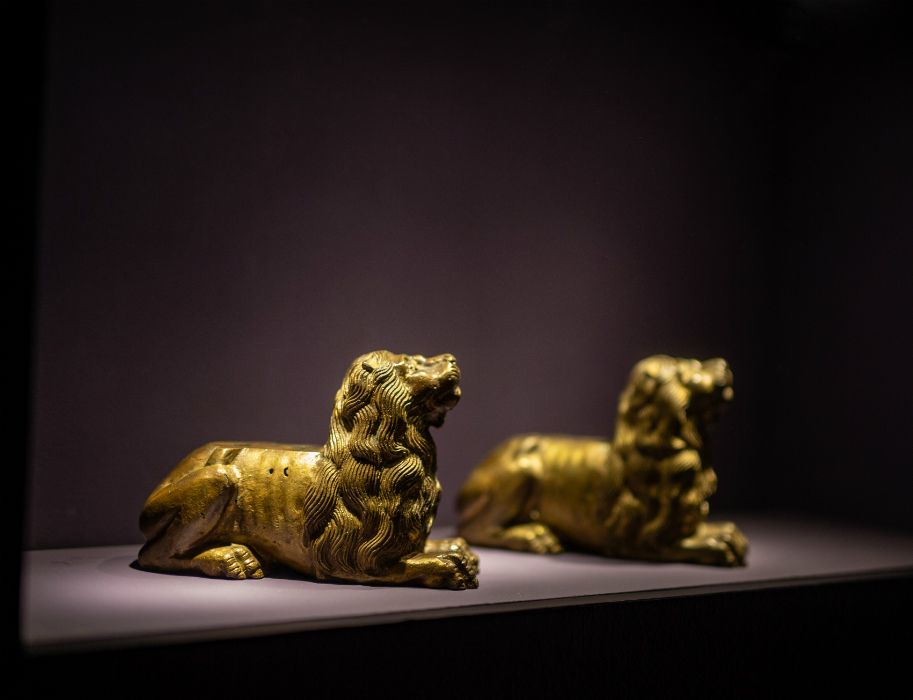 Small lion sculptures are also among the exhibits in the Begas House