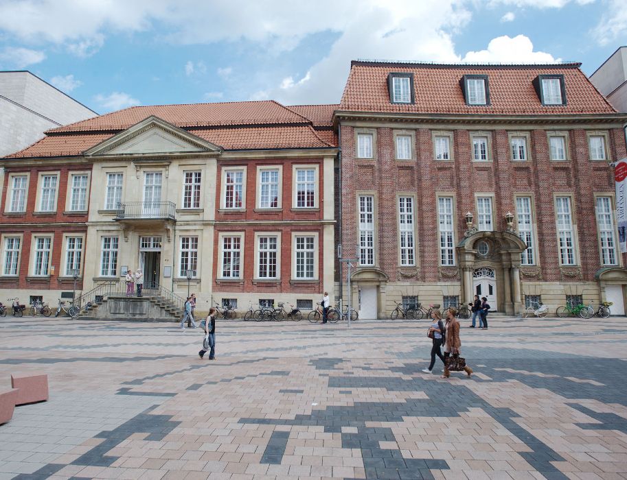 The Druffel'sche Hof is one of the most important classicist buildings in the city of Münster. It was connected to the neighboring Hensenbau for museum purposes