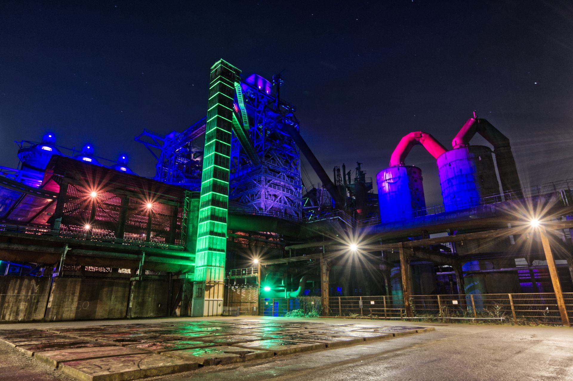 The Piazza Metallica is one of the main attractions in the Duisburg-Nord Landscape Park. In the dark, the historic industrial facilities can be admired from here in a play of light