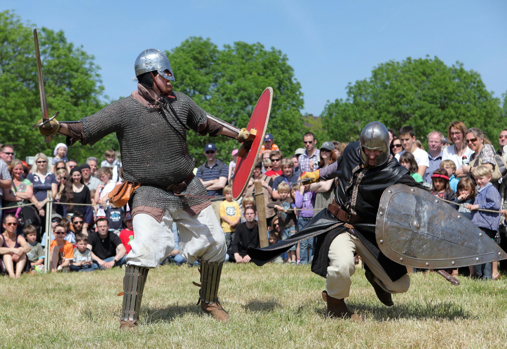 Impressive show fights are part of the extensive program of events at the Flachsmarkt