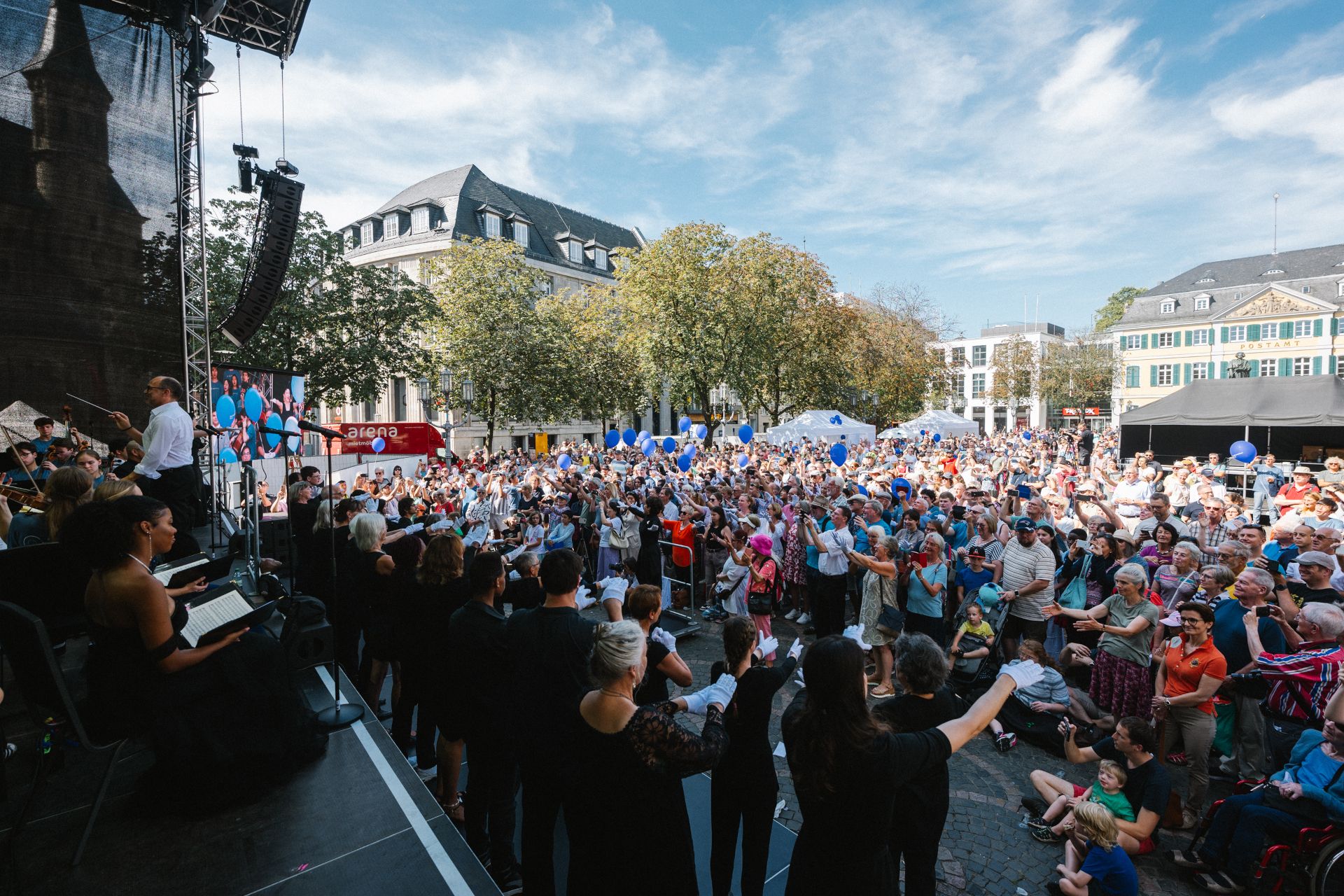 At the opening ceremony of the Beethovenfest 2024, which was entitled "Clear the stage for Beethoven", the "Ode to Joy" was played on Münsterplatz