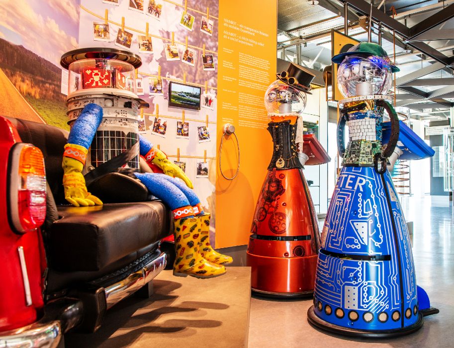 Robots Peter and Petra have made themselves at home in the exhibition halls