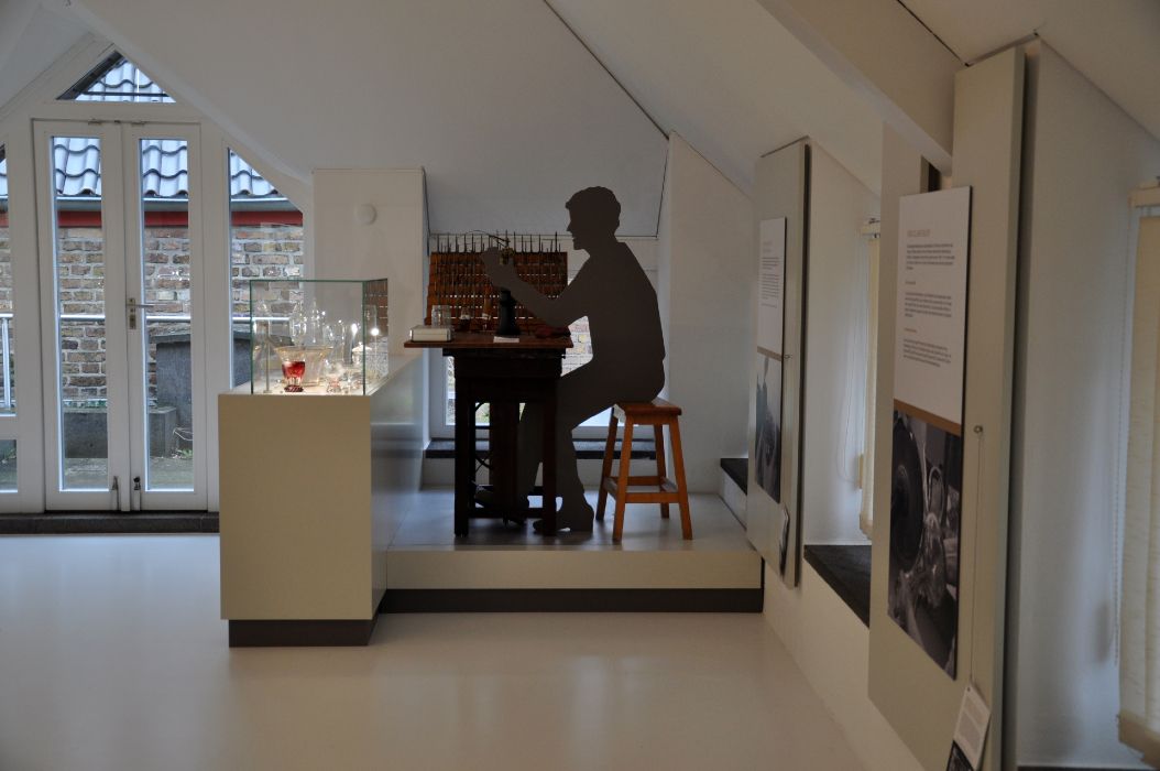 The permanent exhibition at the Rheinbach Glass Museum gives visitors an insight into the styles and eras of glass production