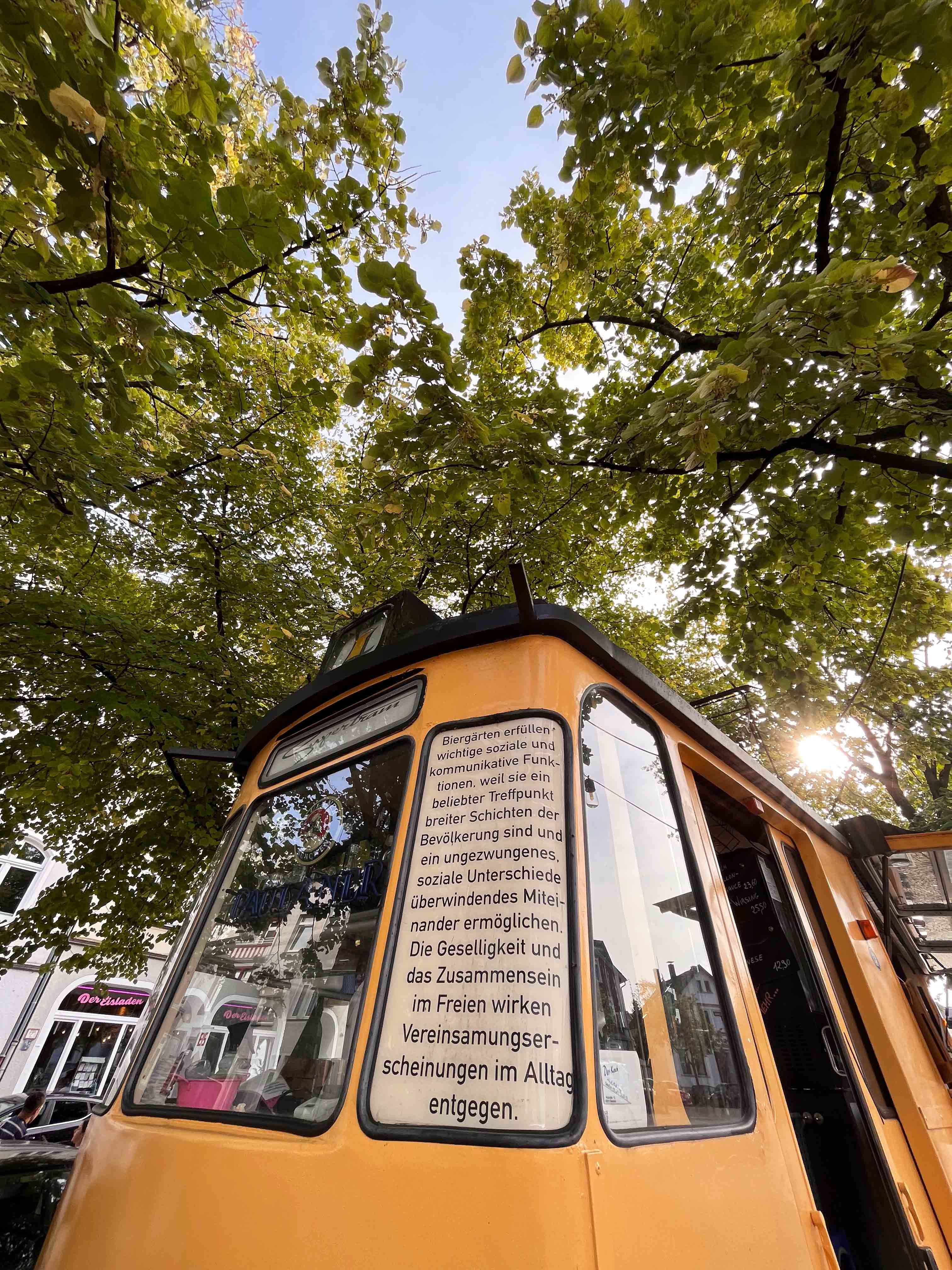 Tram auf Siegfriedplatz in Bielefeld