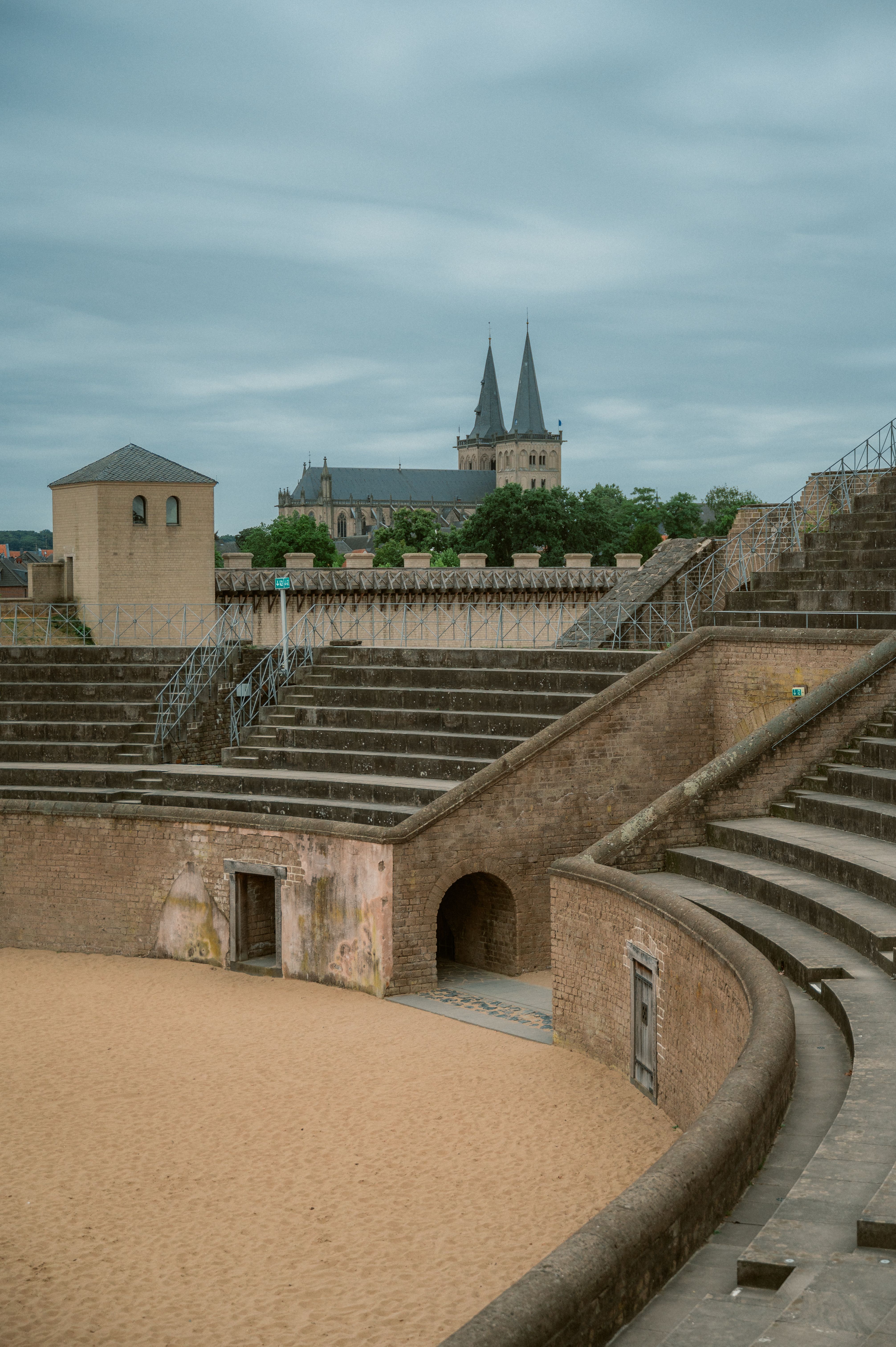 Johannes Höhn, Amphitheater mit Blick auf den Dom