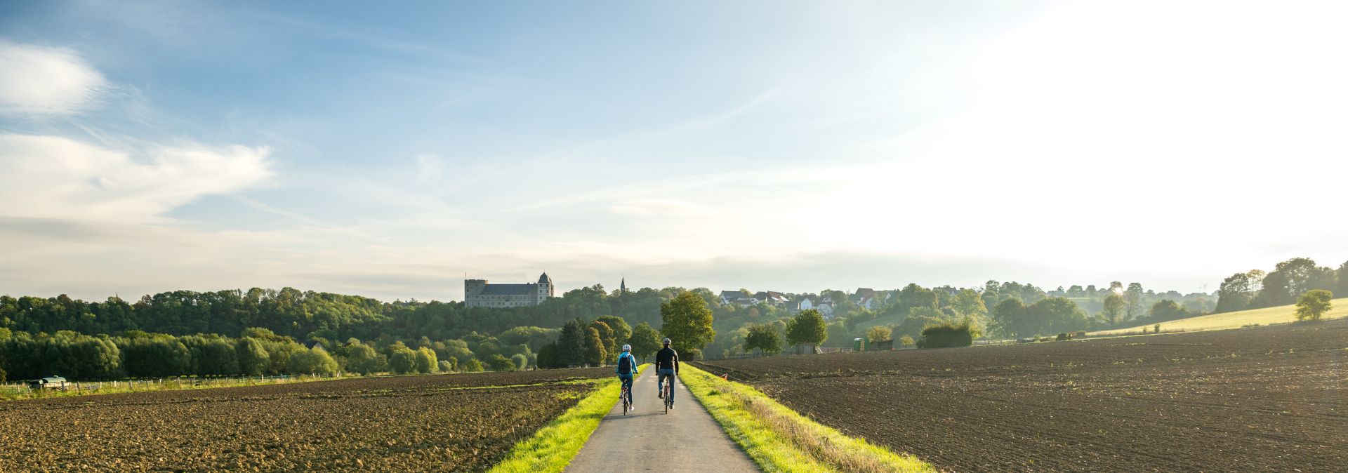 Wewelsburg Castle is easy to reach by bike. Cycle paths lead directly to the attraction in the Teutoburg Forest