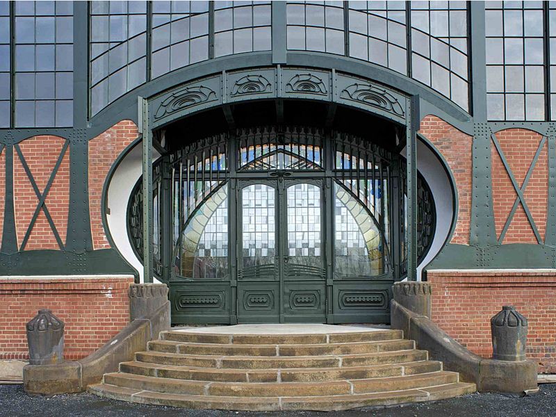 The Art Nouveau portal is one of the trademarks of the Zollern colliery