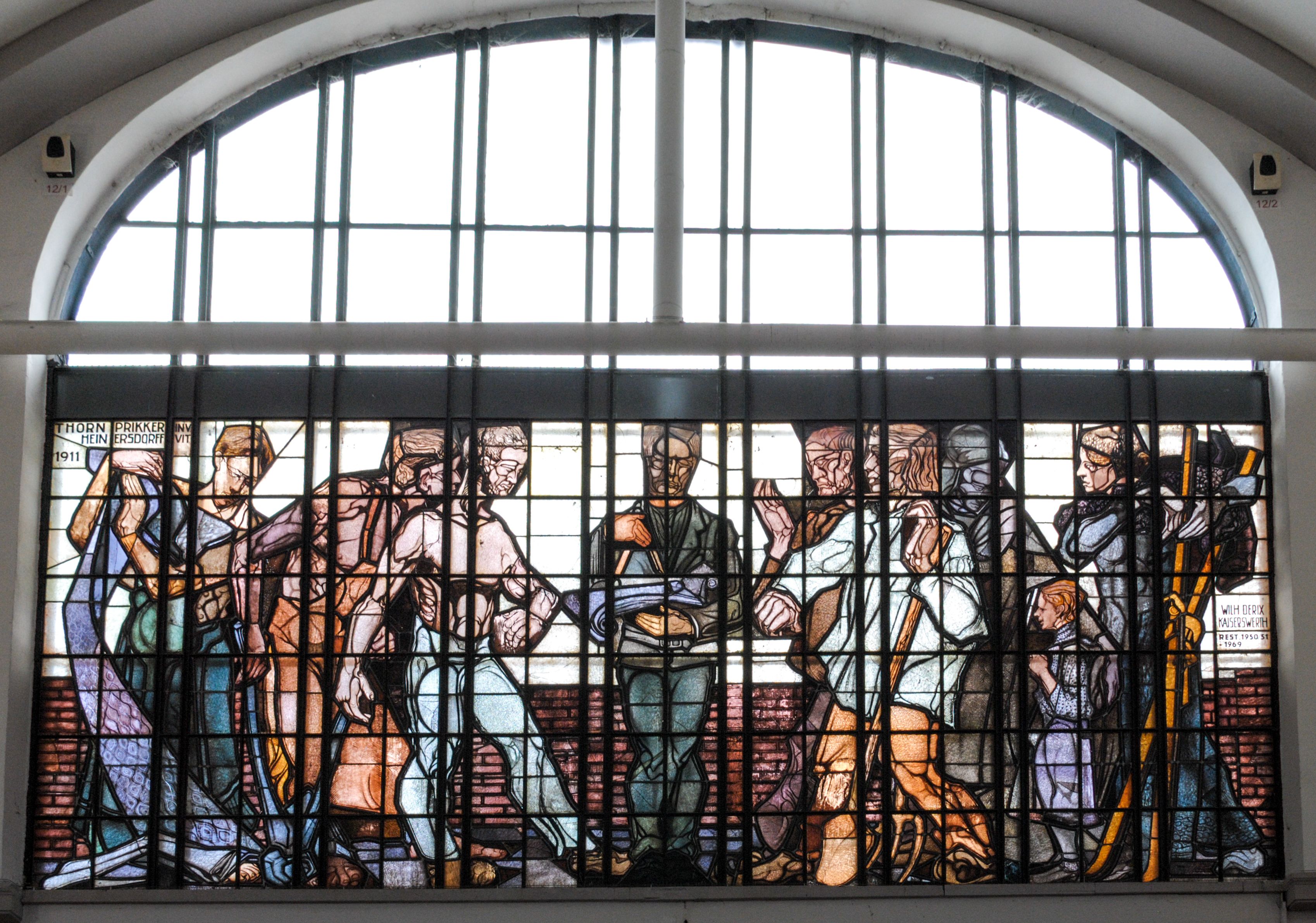 Großes Stirnfenster im Hagener Hauptbahnhof von Jan Thorn Prikker