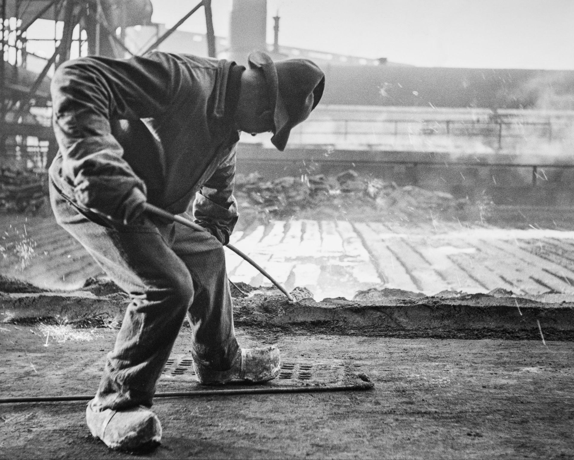 Ironworker with shovel