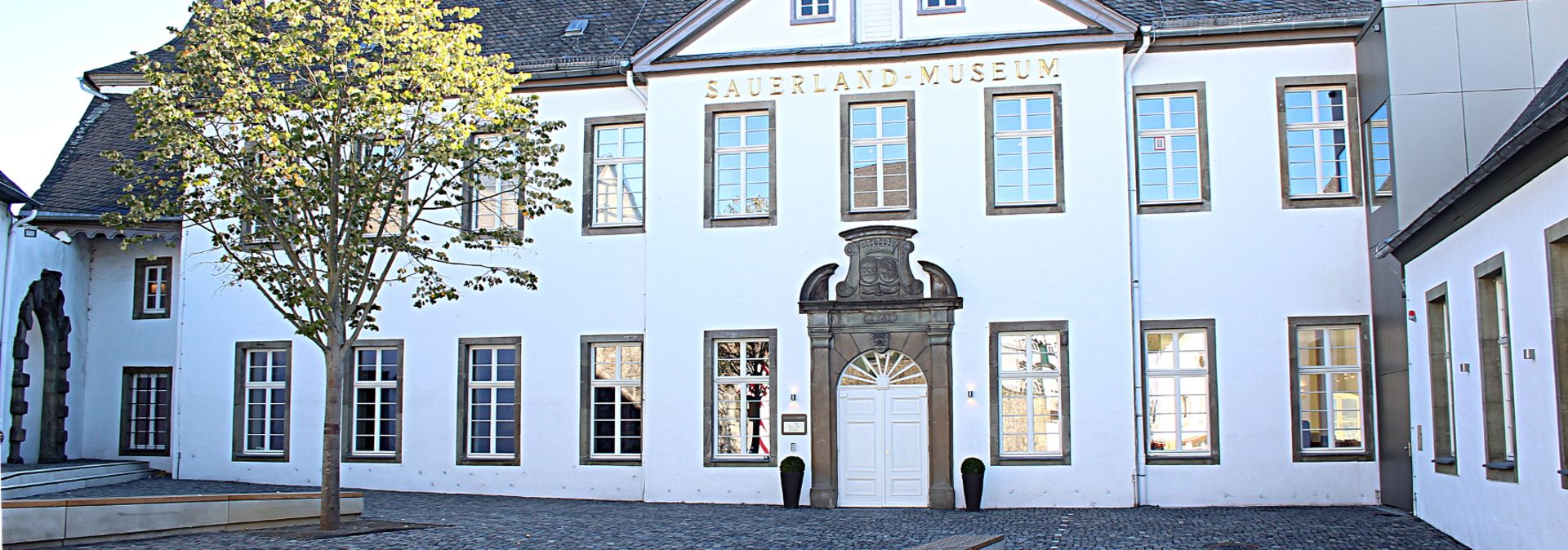 The permanent exhibition is housed in the Landsberger Hof. The new museum building houses the temporary exhibitions