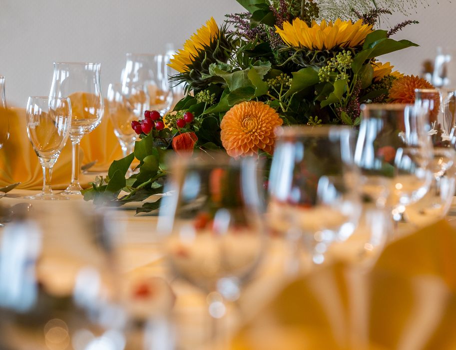 A finely laid table awaits guests at the Lippeschlößchen restaurant