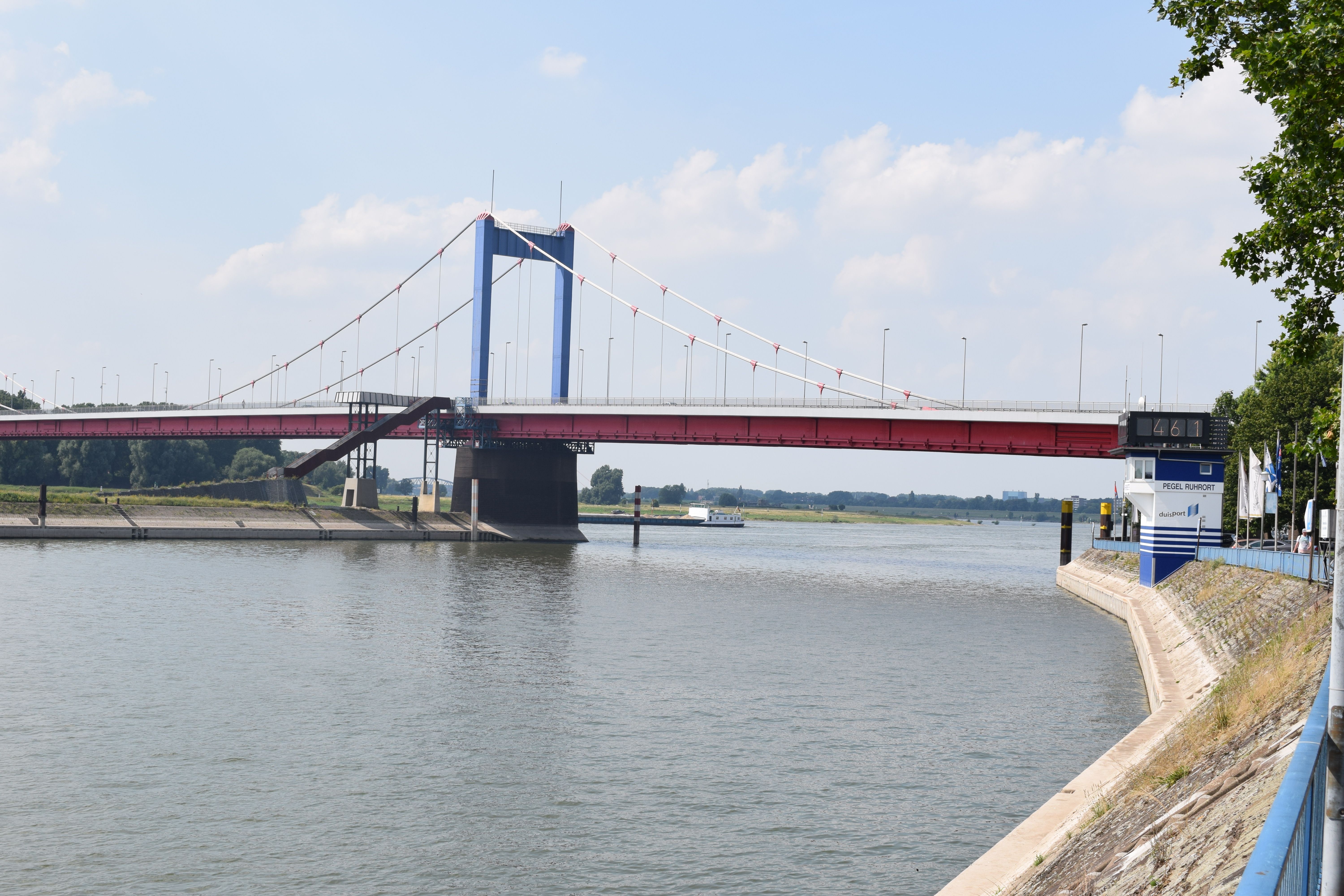 View of the Friedrich Ebert Bridge and the Ruhrort water gauge