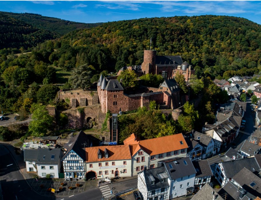 The medieval Hengebach Castle has been home to the Heimbach International Art Academy since 2009