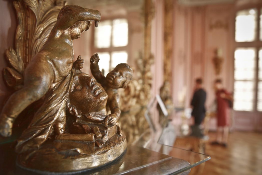 The interiors of the Corps de Logis of Benrath Palace are well worth seeing. There is something to discover everywhere