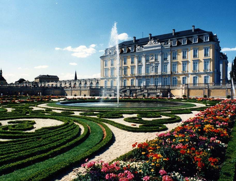 The castle park was laid out according to the principles of French garden design