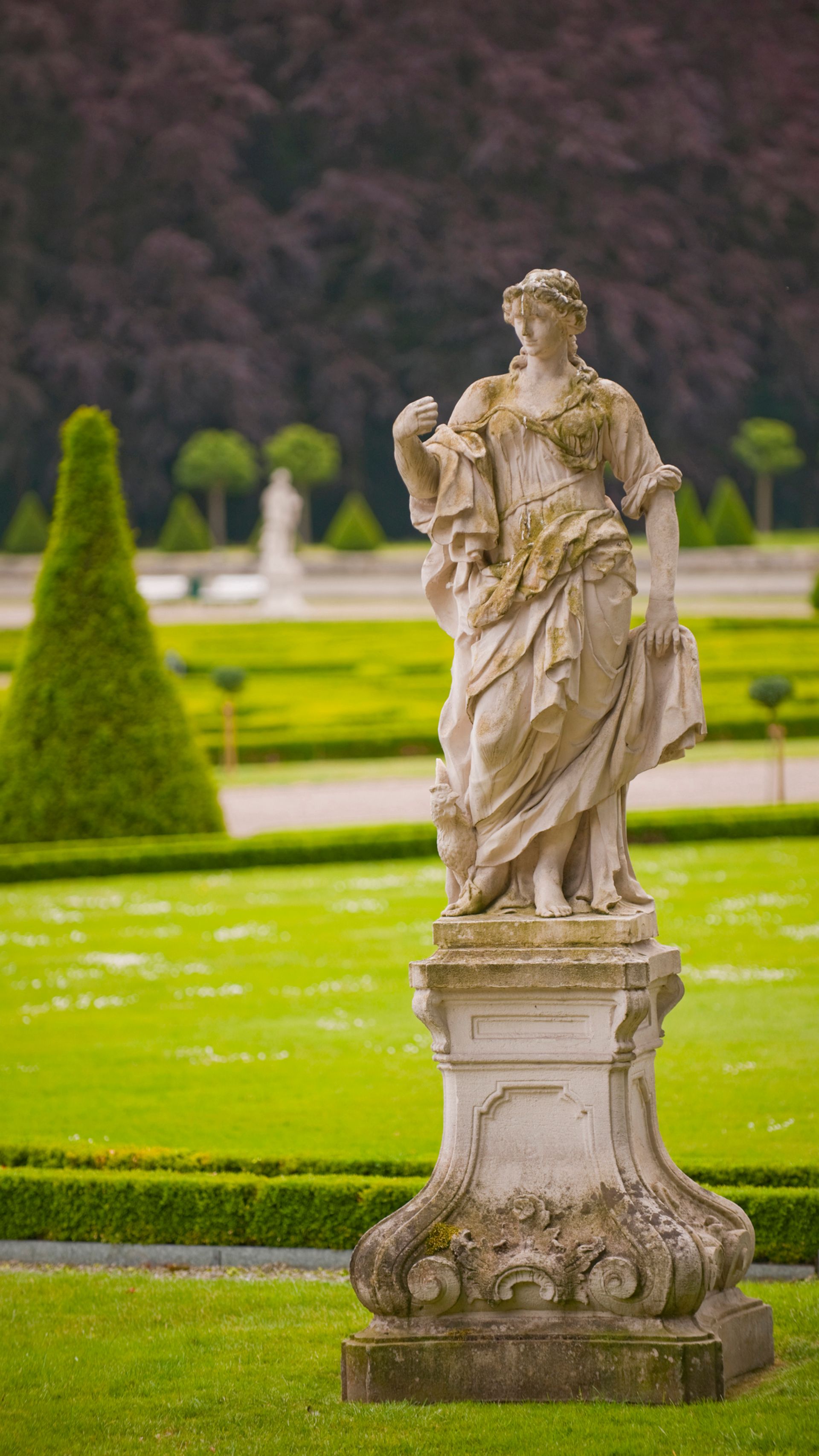 Visitors can marvel at sculptures in the park of Nordkirchen Castle