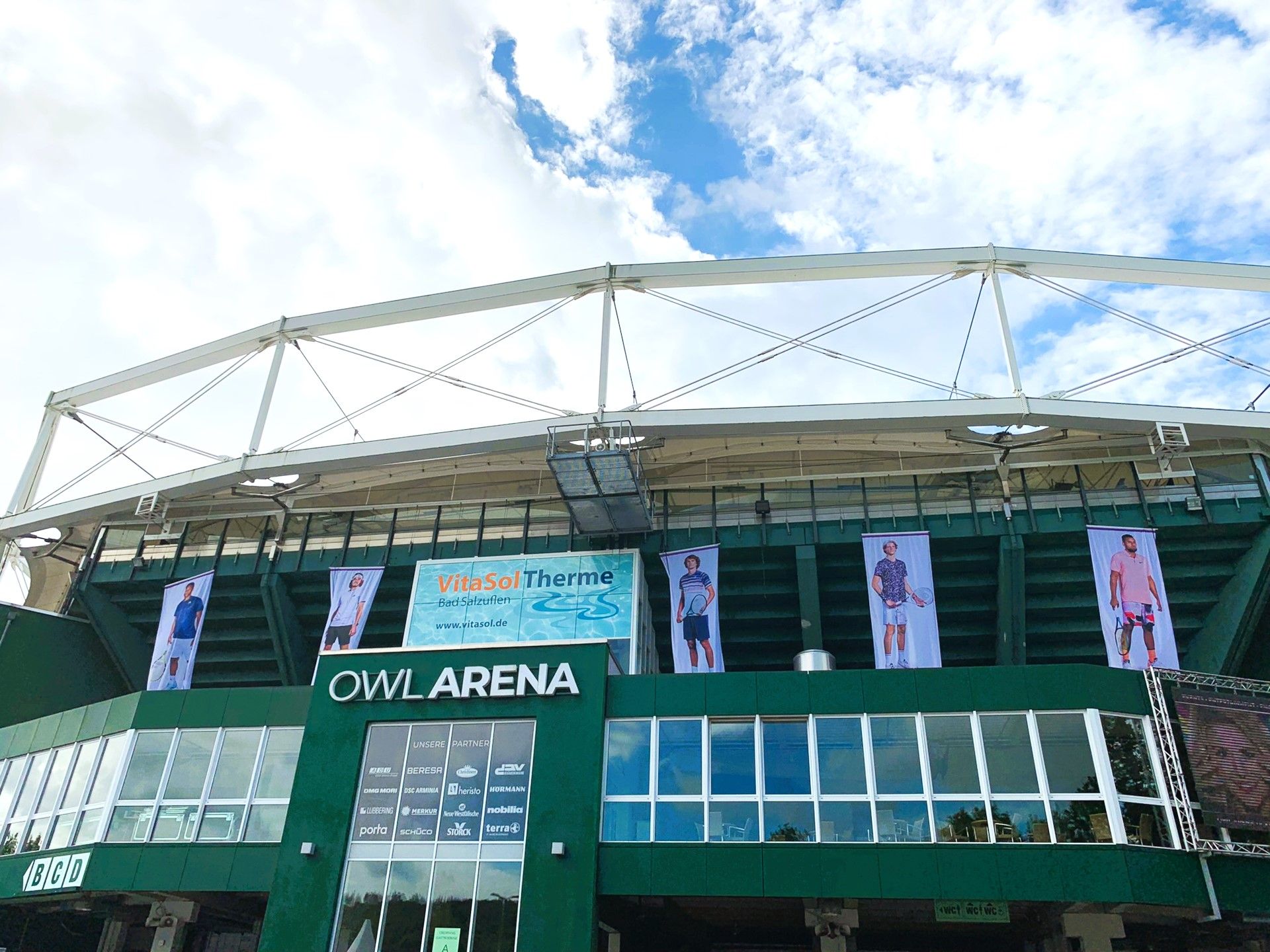 The OWL Arena is a multifunctional arena with a capacity of 11,500 guests and a retractable roof