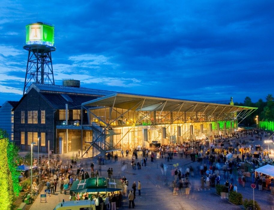 Jahrhunderthalle Bochum by night