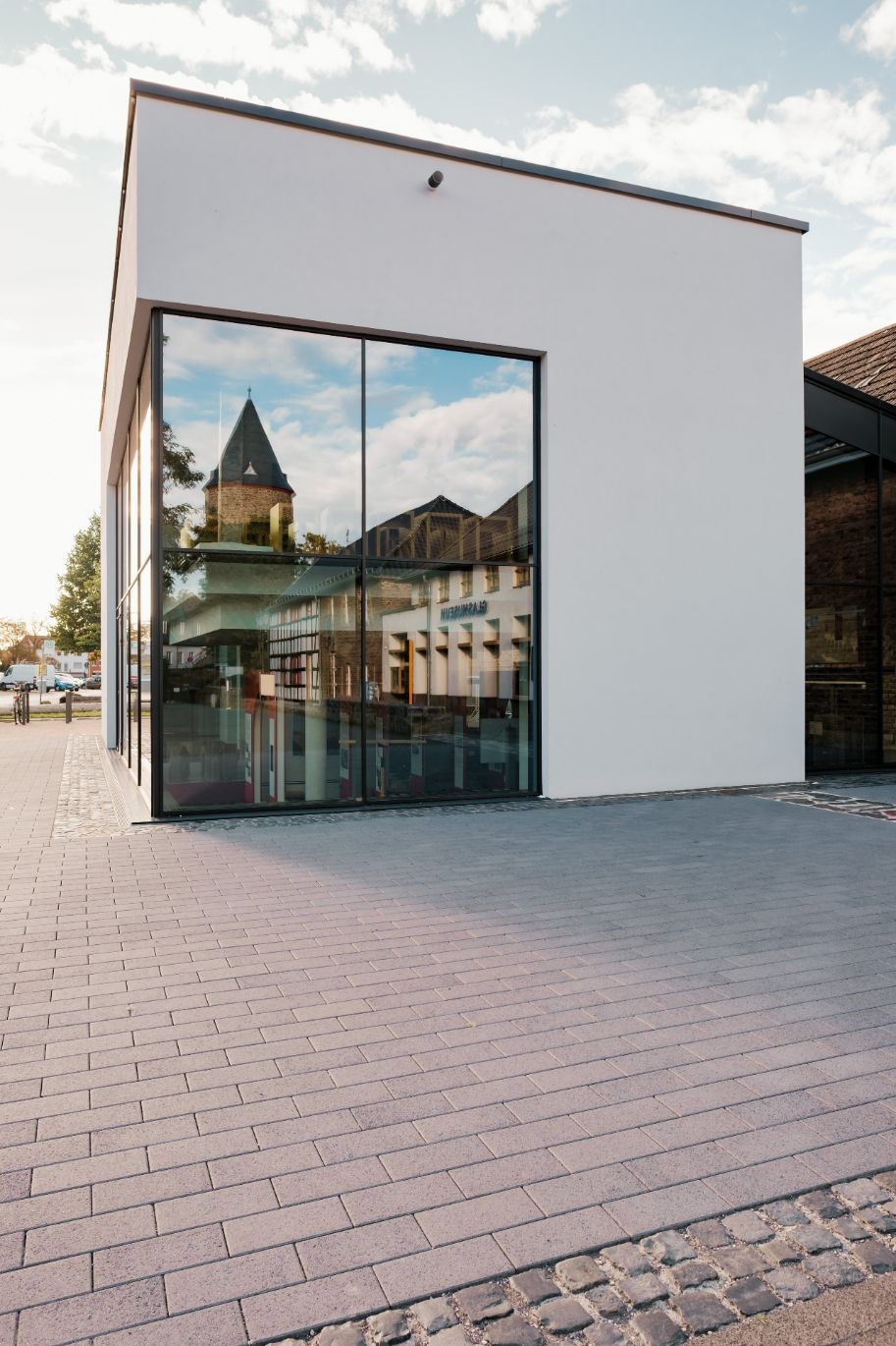 The Rheinbach Glass Museum: inconspicuous from the outside, a treasure trove of glass art objects on the inside