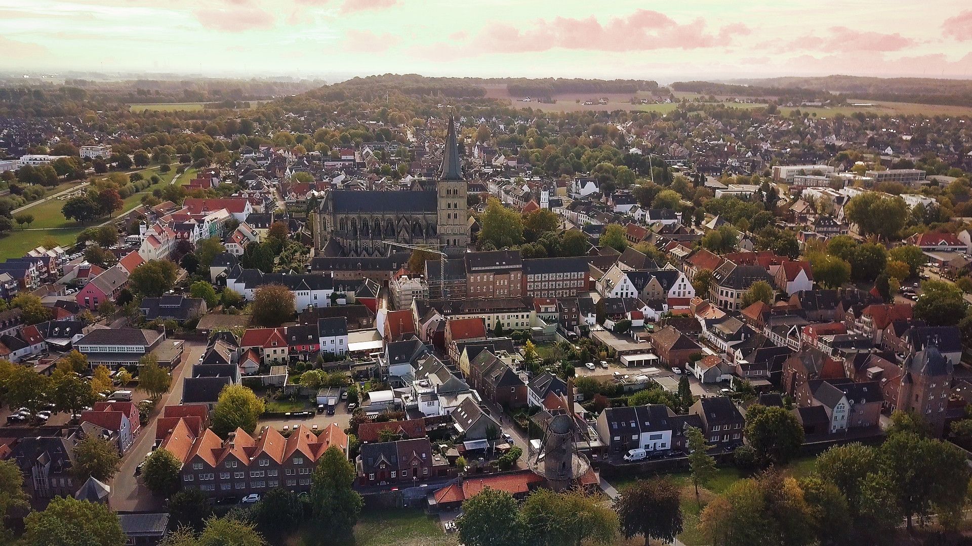 Tourismus NRW e.V., Stadt Xanten Vogelperspektive Dom