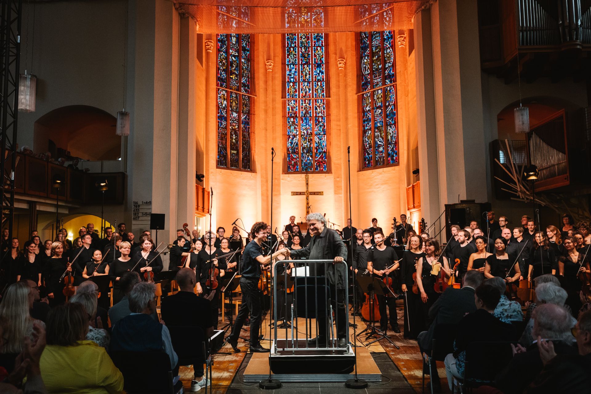 Beethoven repeatedly described the Missa solemnis as his greatest work. The B'Rock Orchestra and the Zürcher Sing-Akademie under conductor René Jacobs brought it to the stage in the Kreuzkirche in 2024