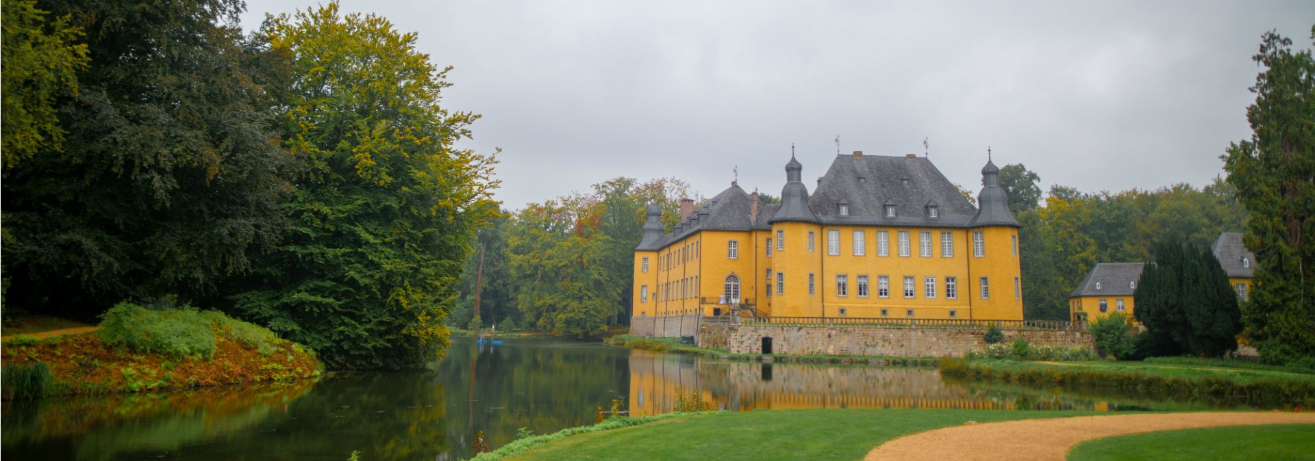 Dyck Castle in Jüchen on the Lower Rhine is one of the most beautiful castle and park complexes in North Rhine-Westphalia