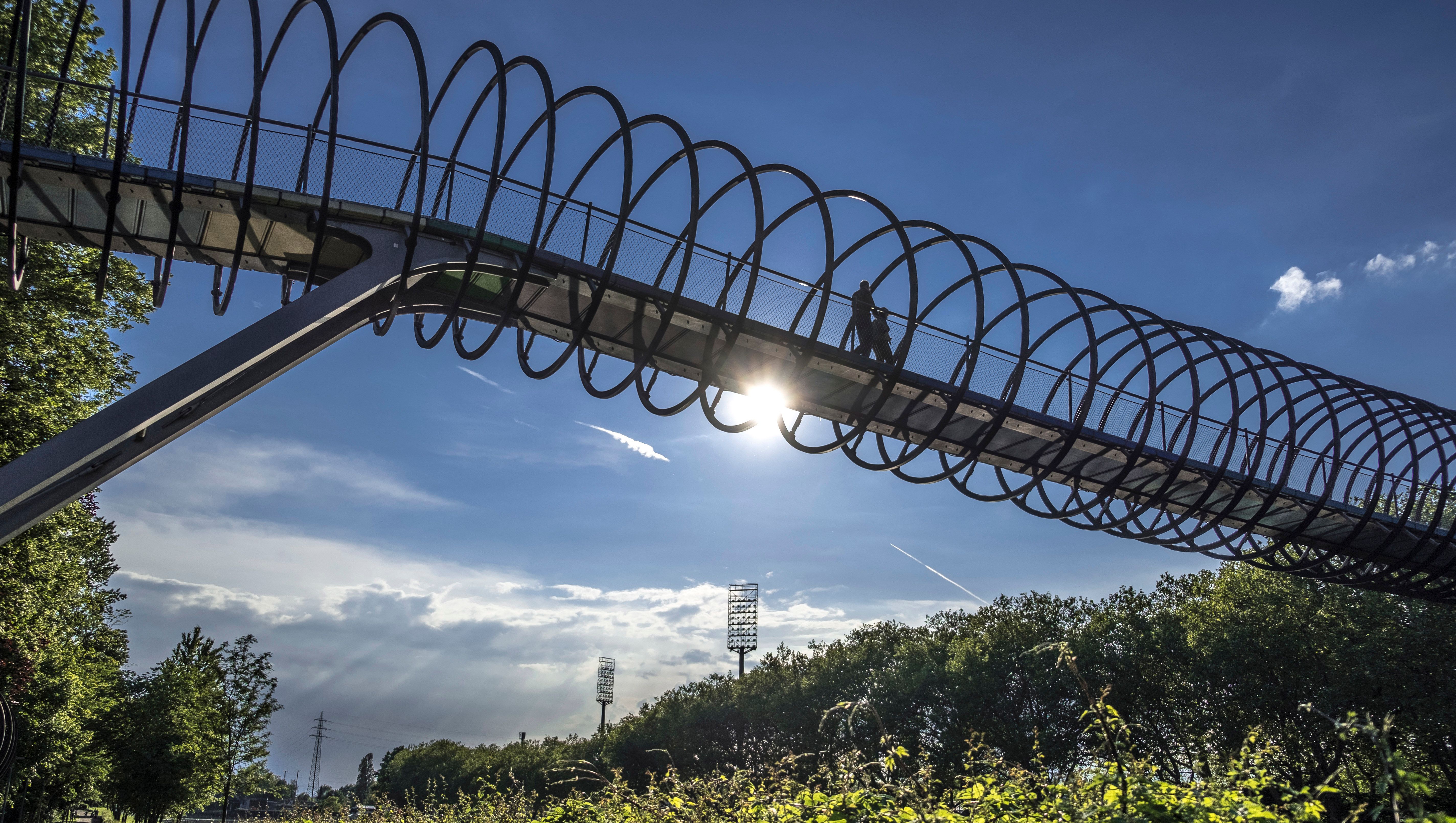 "Slinky Springs To Fame" is the title of the Rehberger Bridge, which crosses the Rhine-Herne Canal at Kaisergarten Oberhausen