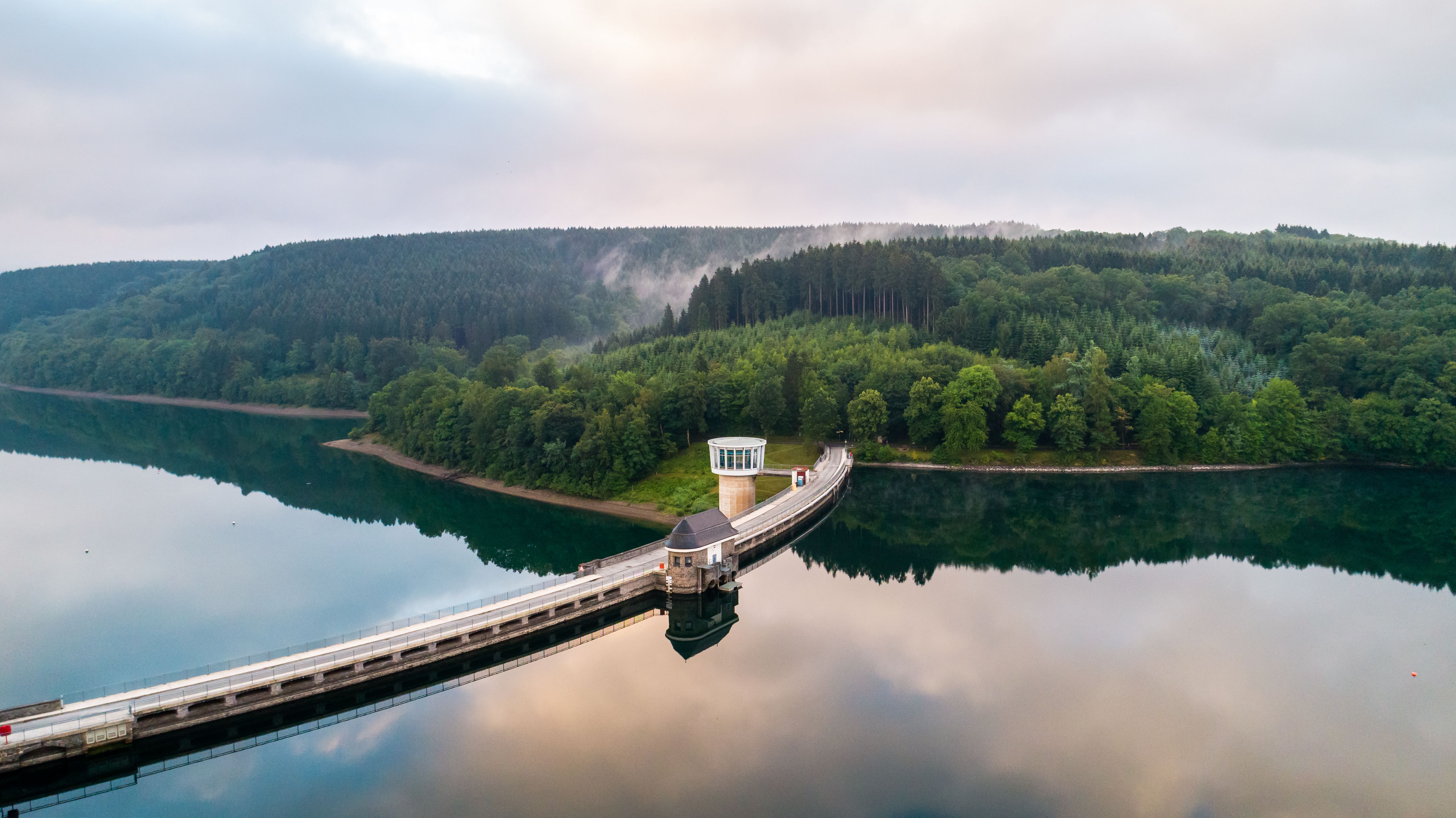 Staumauer am Biggesee