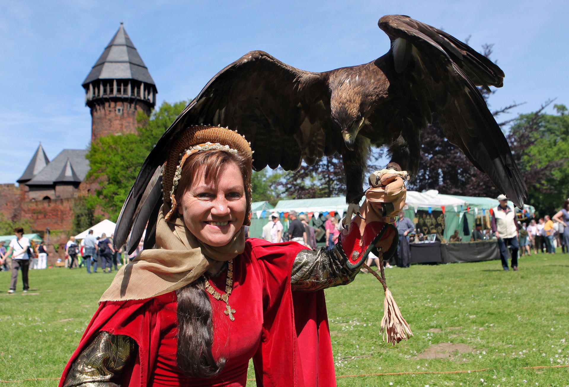 Falconers entertain guests at the Flachsmarkt at Linn Castle with flying shows