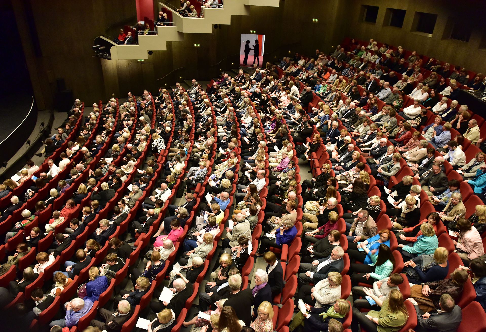 The auditorium of the big house is filled with people for the Ruhrfestspiele performances