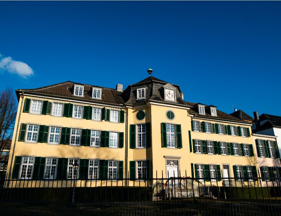 The Cromford manor house is located right next to the former textile factory buildings