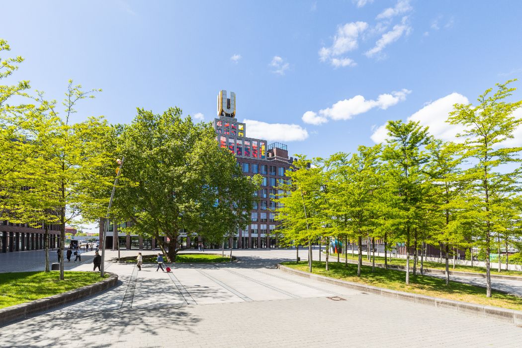 The U with its flying pictures on the roof crown has become a landmark, orientation and identification point for the city of Dortmund