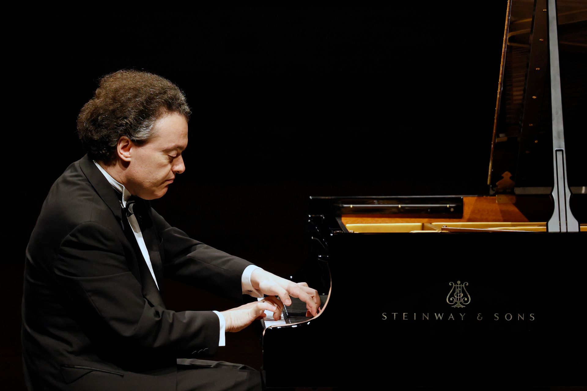 Yevgeny Igorevich Kissin is a Russian pianist and composer. He demonstrated his skills at the Ruhr Piano Festival in 2023