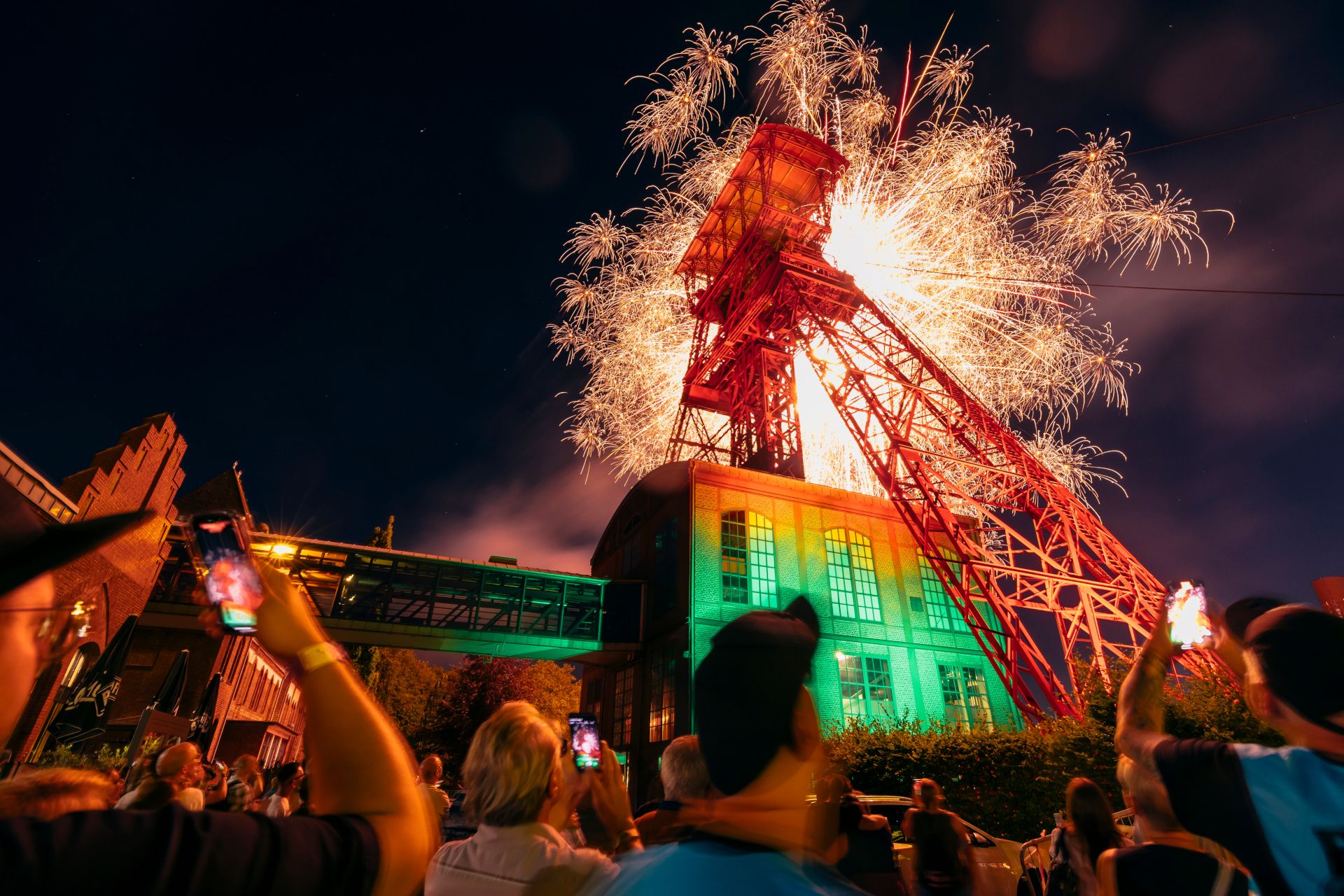 At many of the ExtraSchicht industrial sites, fireworks await at the end of the event. The view is directed towards the sky, the rockets are flying